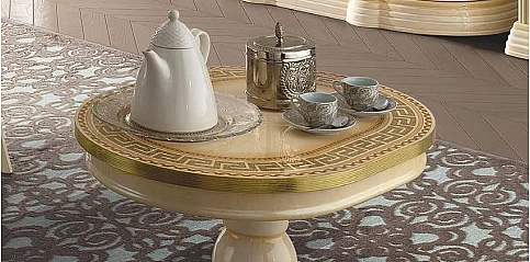 Τραπεζάκι πλαϊνό σε εκρού-χρυσό AIDA (AIV4)