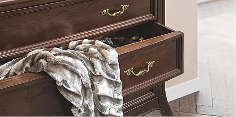 Κλασική συρταριέρα δωματίου σε καρυδιά VERDI (VENO3)