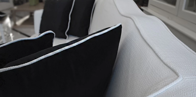 Σετ σαλονιού σε λευκό ύφασμα χειροποίητο (1432/1433) 2τμχ ΣΑΛΟΝΙΑ ΥΦΑΣΜΑΤΙΝΑ