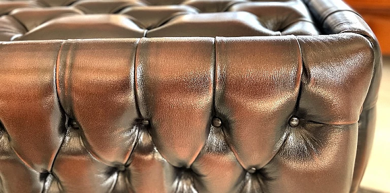 Τραπεζάκι σαλονιού καπιτονέ (202K) ΤΡΑΠΕΖΑΚΙΑ ΣΑΛΟΝΙΟΥ