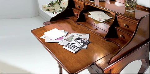 Σεκρετέρ σε φινίρισμα καρυδιάς (532Ι)