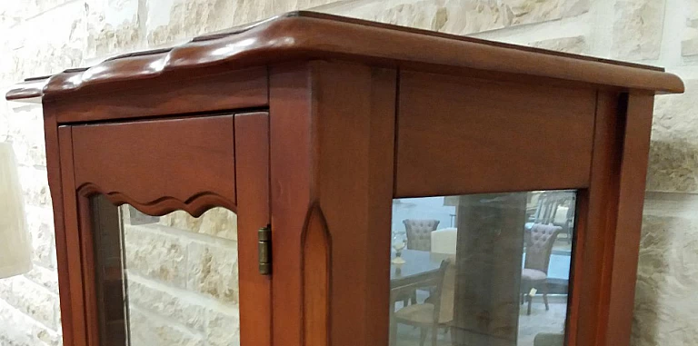 Βιτρίνα μονή σε φινίρισμα καρυδιάς Αμερικής (K61K) ΒΙΤΡΙΝΕΣ ΕΠΙΠΛΑ