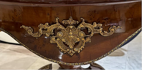 Έπιπλο Εποχής: Πλαινό Τραπεζάκι Louis Quinze με Καμπυλωτές Λεπτομέρειες με μάρμαρο (1006) RAM