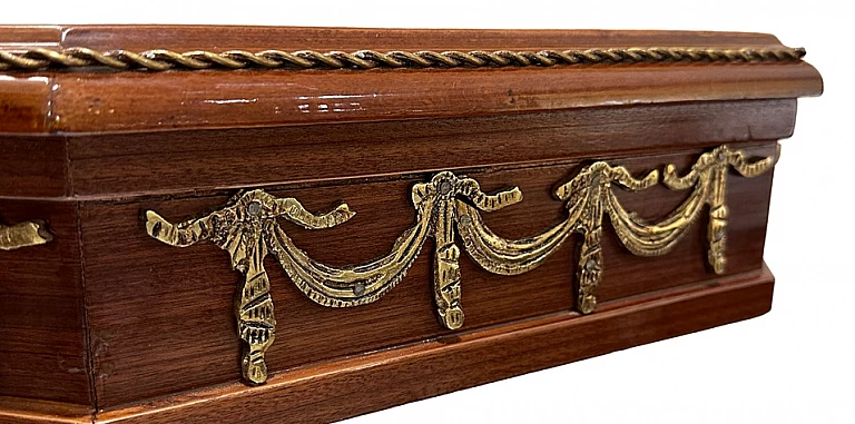 Τραπέζι με μαρκετερί και μπρούτζινα διακοσμητικά (1081) ΤΡΑΠΕΖΑΚΙΑ ΛΑΜΠΑΣ Louis XV Τραπέζι με μαρκετερί και μπρούτζινα διακοσμητικά (1081) ΤΡΑΠΕΖΑΚΙΑ ΛΑΜΠΑΣ Louis XV