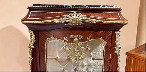 Βιτρίνα κλασική με μάρμαρο Λουί Κένζ (1509)