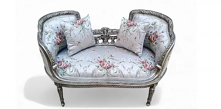 Διθέσιος Καναπές Louis XV με Floral Ύφασμα & Ασημί Σκελετό (A00L)-ΣΑΛΟΝΑΚΙ Louis XV Διθέσιος κλασικός καναπές με floral ταπετσαρία, σκάλισμα και ασημί σκελετό από ξύλο οξιάς – στυλ Louis XVI