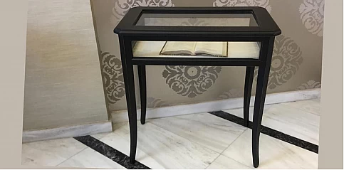 ΤΡΑΠΕΖΑΚΙ-ΒΙΤΡΙΝΑ (Μ517)