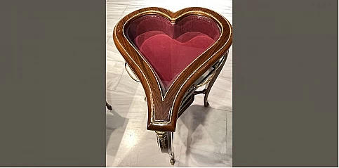 Τραπεζάκι βιτρίνα (1051)