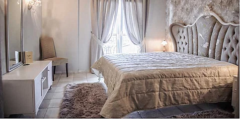 Κρεβάτι υπέρδιπλο σε εκρού πατίνα vintage (W15L) (180Χ200)